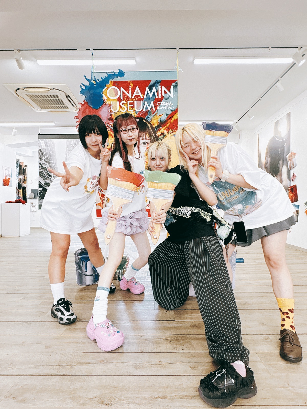 メインビジュアルと連動した撮影用のパネルプロップ